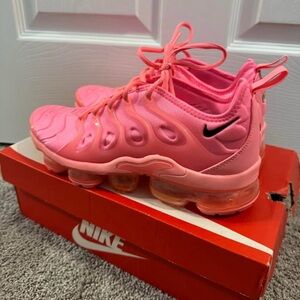 Nike Air VaporMax Plus in Bright Pink